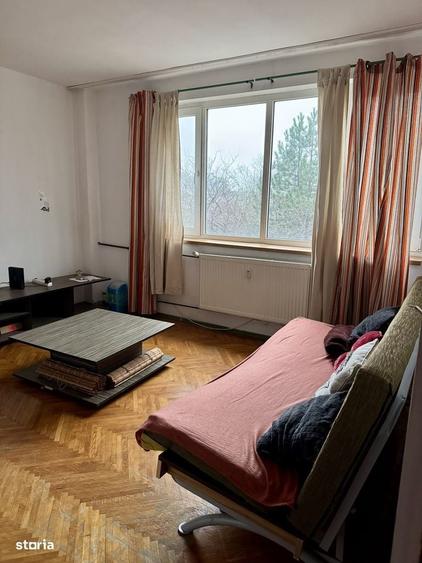 Apartament cu 3 camere semidecomandat în Nord