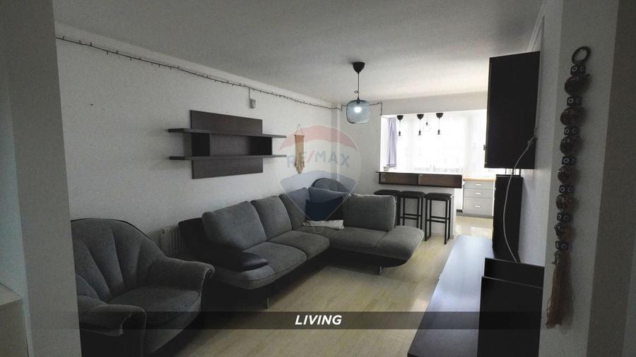 Apartament cu 3 camere decomandat în Exterior Est