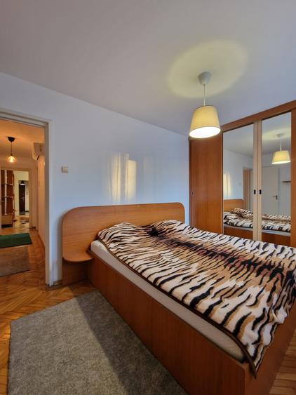 Apartament cu 3 camere semidecomandat în Titan