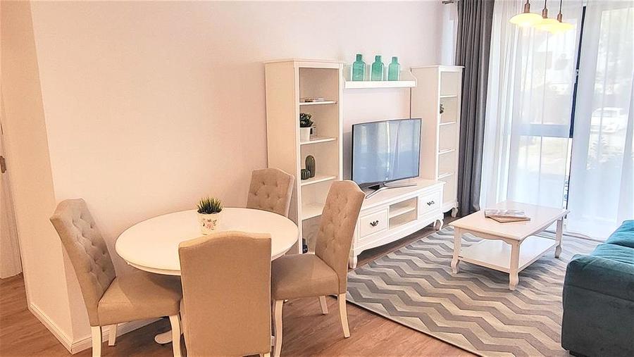 Apartament cu 3 camere semidecomandat, mobilat în Străulești