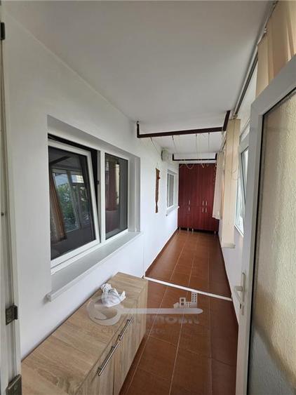 Apartament cu 3 camere decomandat, mobilat în Nicolina