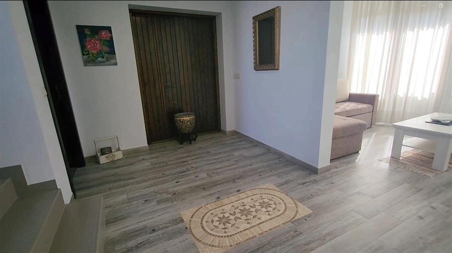 Casă individuală cu 5 camere cu Canalizare în Văratec
