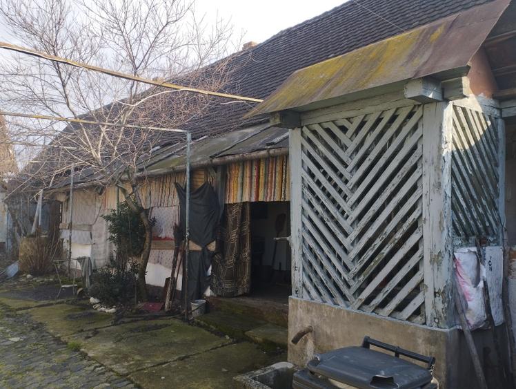 Casă individuală cu 5 camere cu Teren 1800 Mp în Buteni