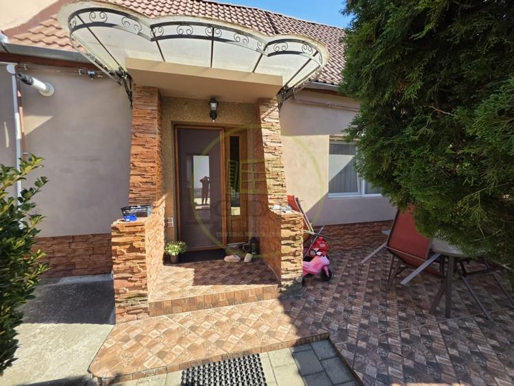 Casă individuală cu 5 camere cu Canalizare în Turnișor