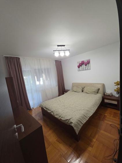 Apartament cu 3 camere decomandat în Aviației