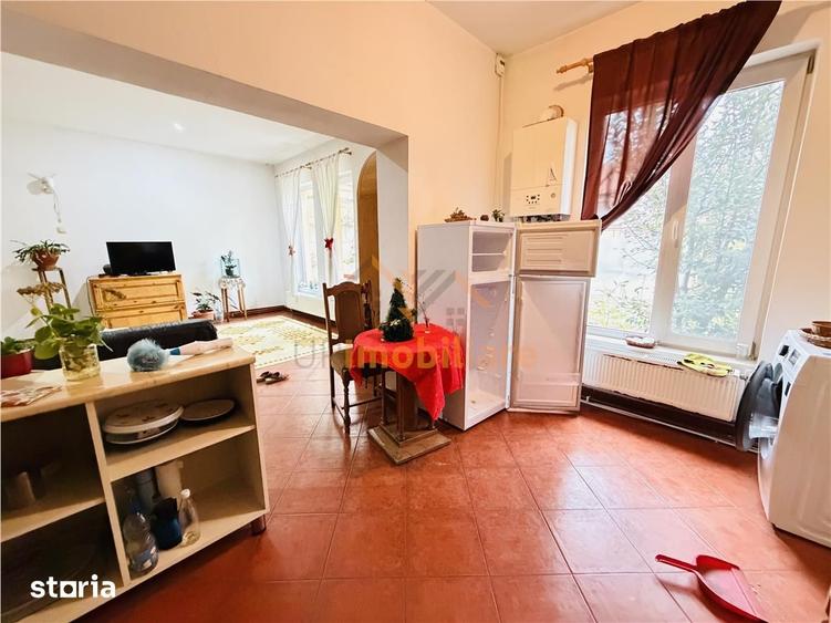 Casă cu 5 camere cu Teren 238 Mp în Central