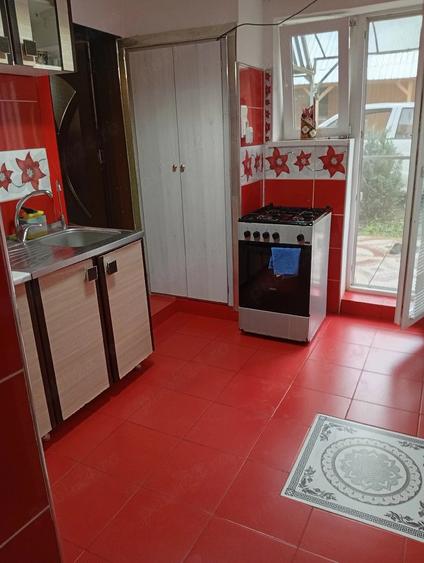 Casă cu 5 camere cu Teren 1400 Mp în Fundătura