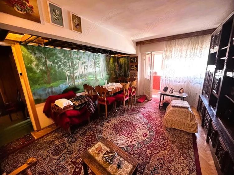 Apartament cu 4 camere decomandat în Central
