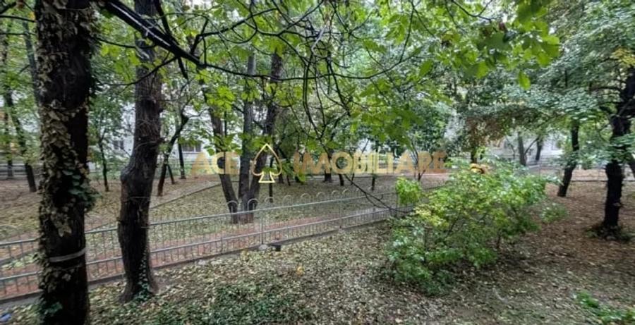 Apartament cu 3 camere decomandat, mobilat în Dristor