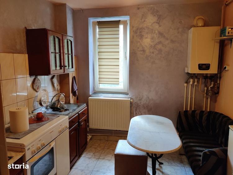 Apartament cu 3 camere semidecomandat în Abator
