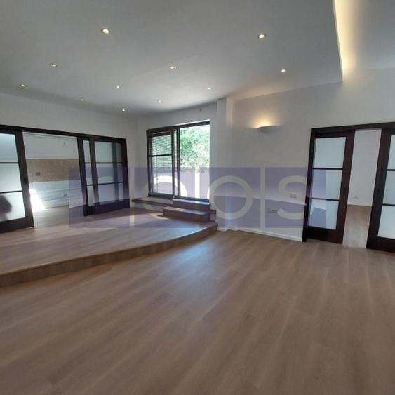 Apartament cu 5 camere decomandat în Kiseleff
