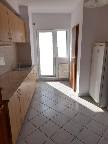 Apartament cu 3 camere decomandat, mobilat în Zorilor