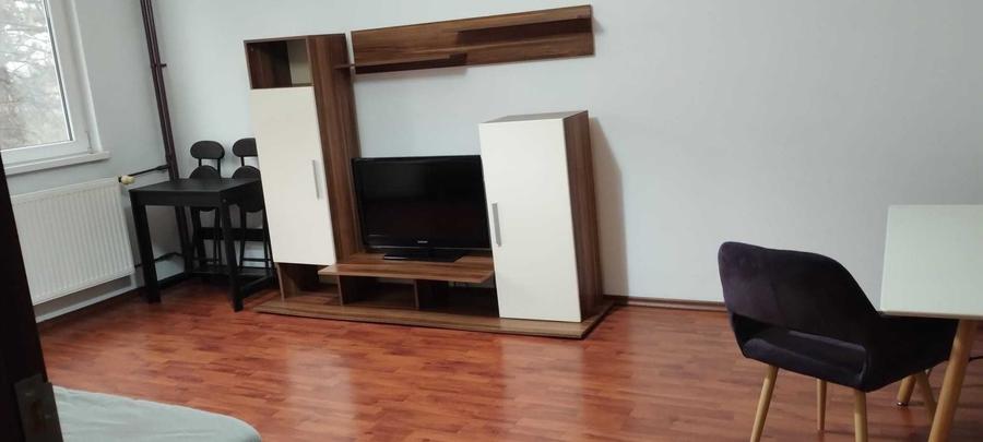 Garsonieră decomandată în Brâncoveanu