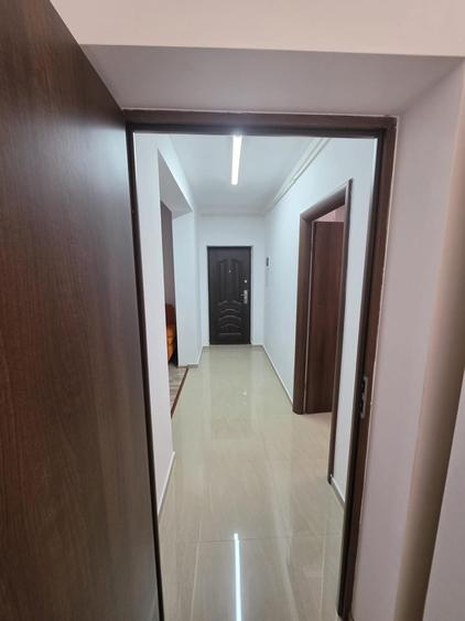 Apartament cu 3 camere decomandat în Apusului