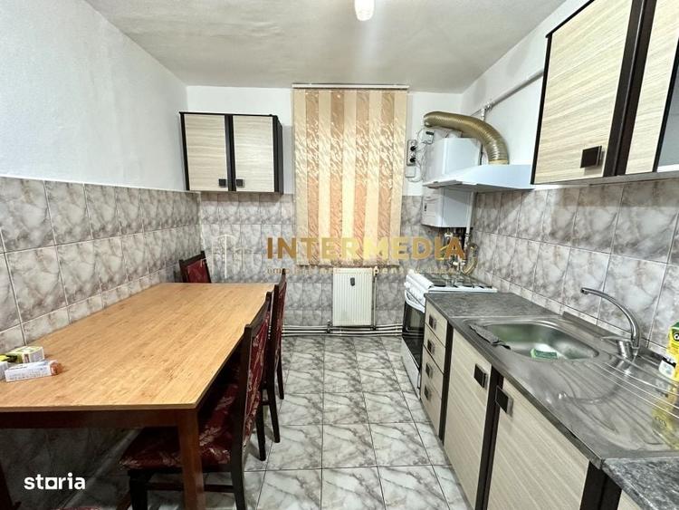Apartament cu 3 camere decomandat în Cetate