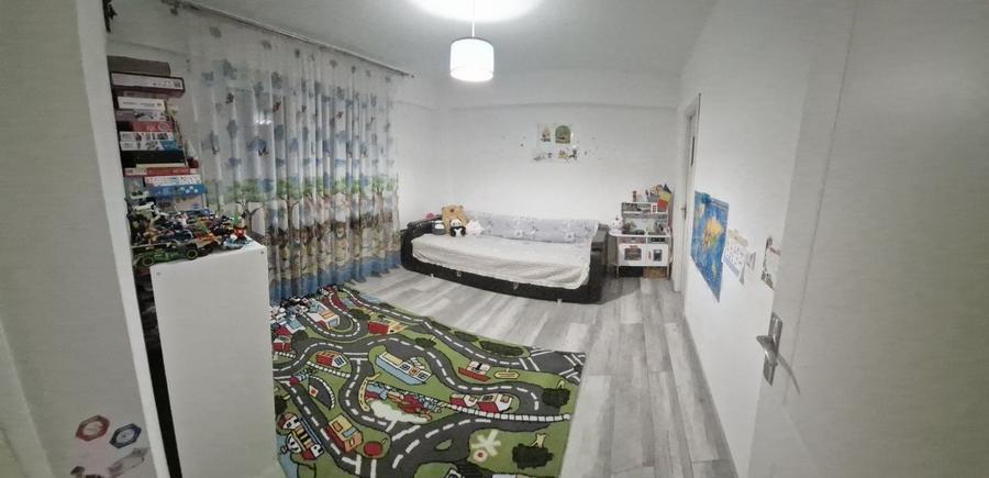 Apartament cu 3 camere decomandat în Valea Lupului