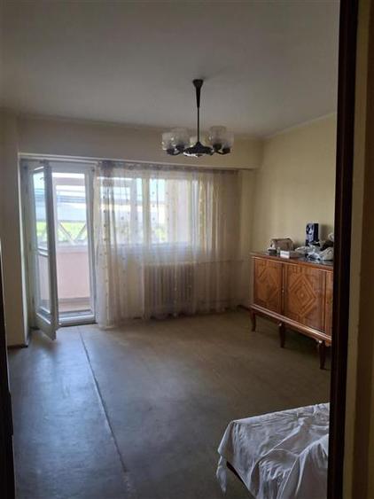 Apartament cu 3 camere decomandat în Doamna Ghica