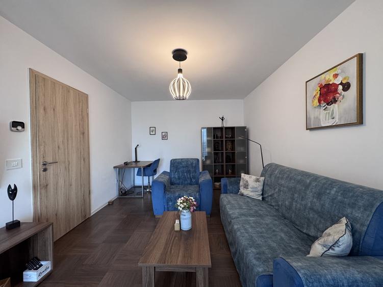 Apartament cu 2 camere decomandat, mobilat în Tractorul