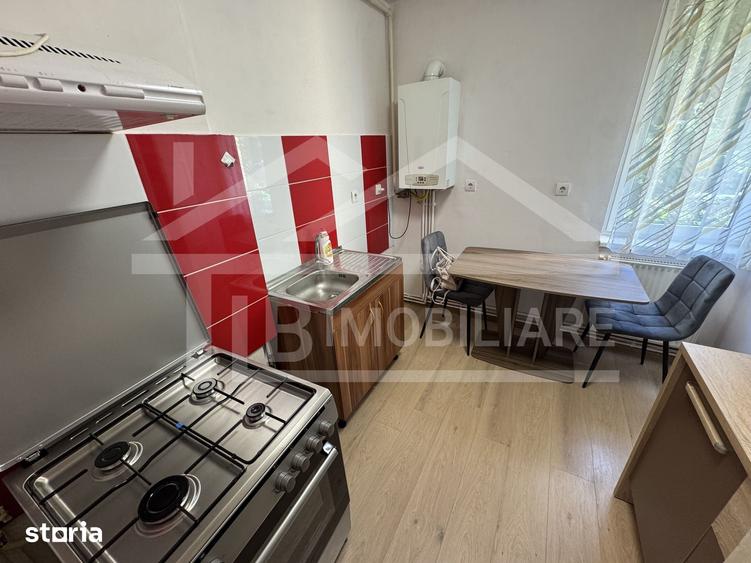 Apartament cu 2 camere semidecomandat în 22 Decembrie 1989
