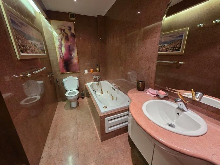 Casă individuală cu 5 camere cu Canalizare în Dorobanți