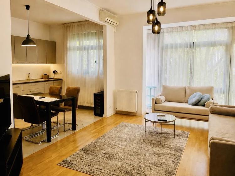 Apartament cu 3 camere decomandat, mobilat în Kiseleff
