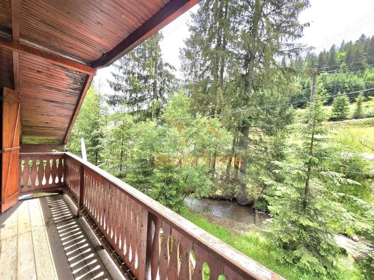 Casă cu 6 camere cu Teren 1761 Mp în Izlaz
