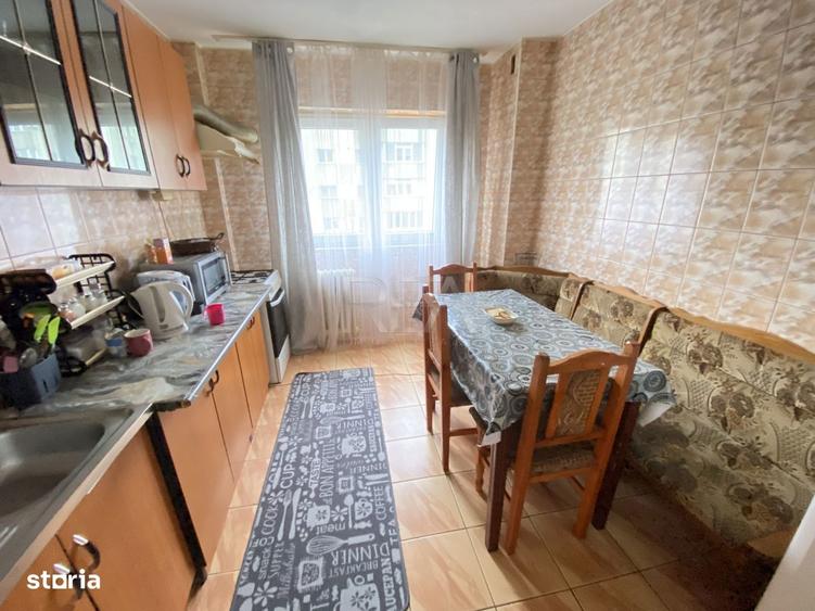 Apartament cu 3 camere semidecomandat, mobilat în Rahova