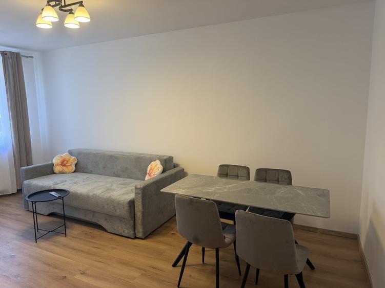Apartament cu 3 camere decomandat, mobilat în Ștrand
