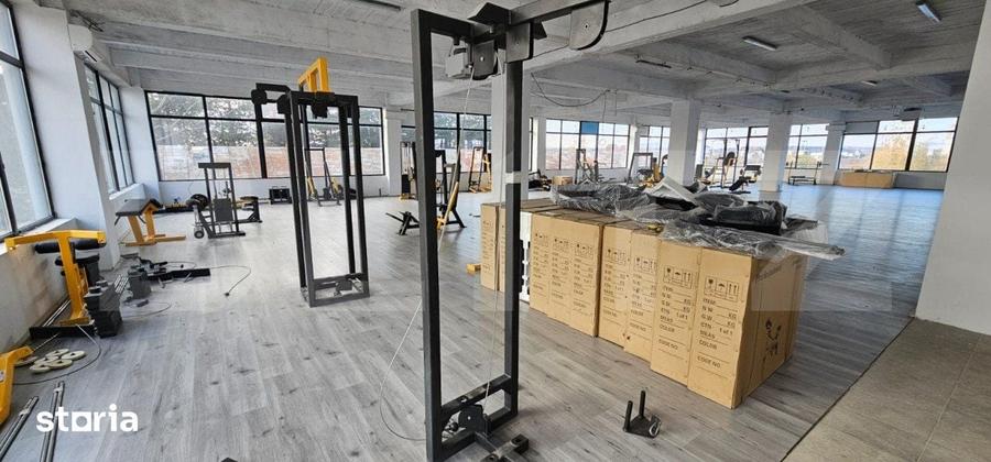 Spațiu comercial, de 800 mp, în Exterior Vest