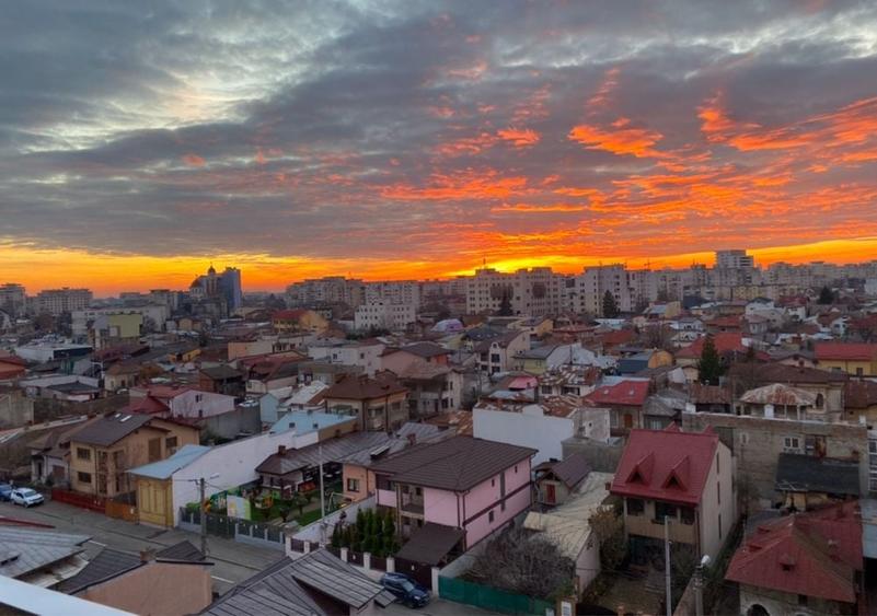 Apartament cu 2 camere decomandat în Exterior Vest