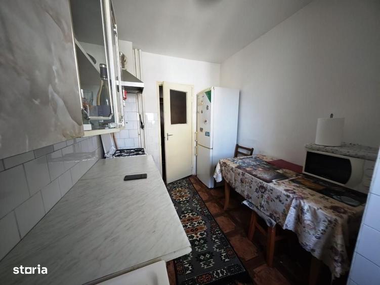 Apartament cu 2 camere semidecomandat în 13 Decembrie