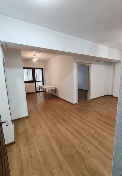 Apartament cu 2 camere semidecomandat în Cug