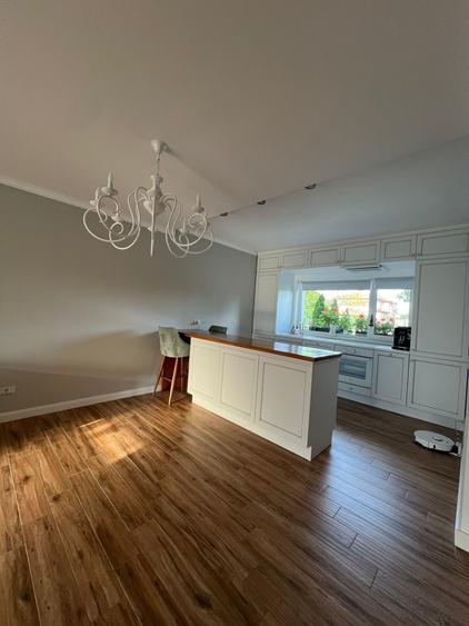 Apartament cu 3 camere decomandat, mobilat în Dumbrăvița