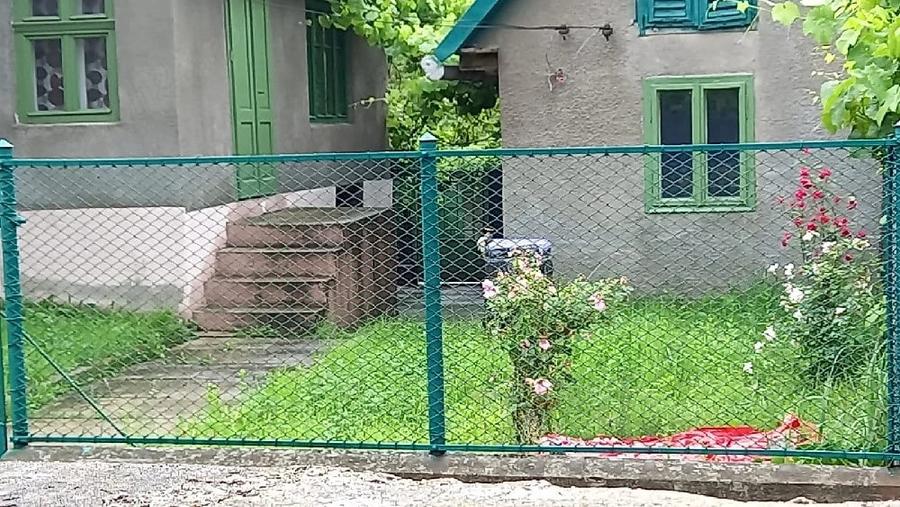 Casă cu 4 camere cu Teren 1000 Mp în Sasca Montană