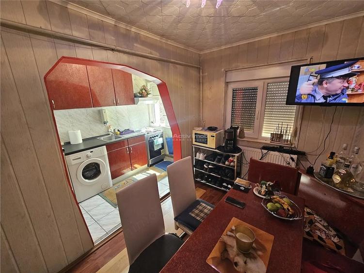 Apartament cu 3 camere semidecomandat în Micro I