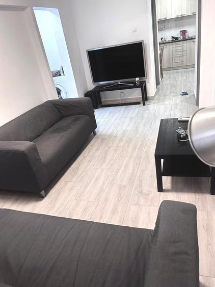Apartament cu 3 camere decomandat în Drumul Taberei