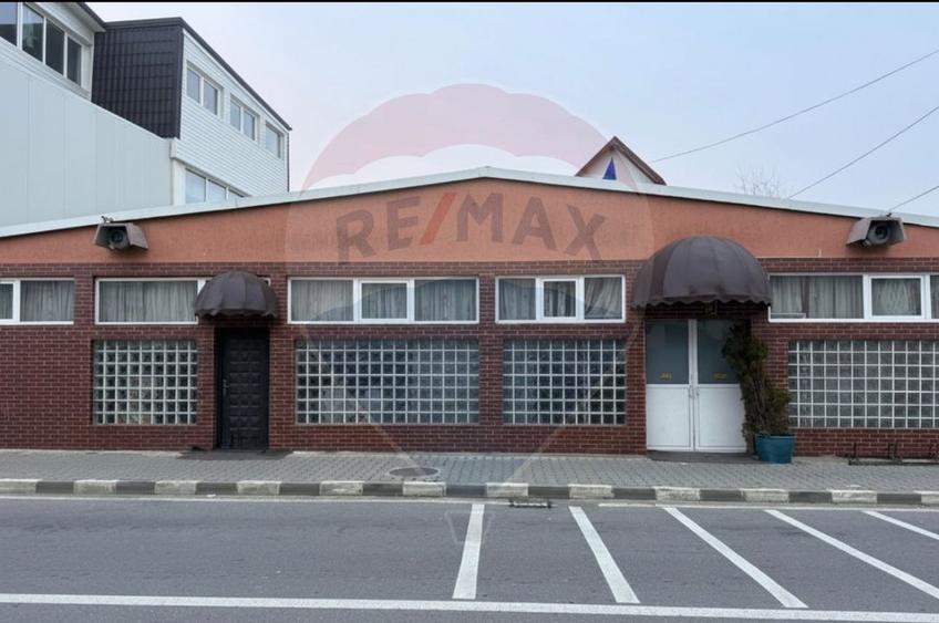 Casă cu 8 camere cu Teren 462 Mp în Central