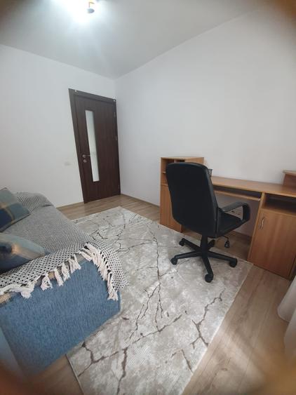 Apartament cu 3 camere decomandat în Faleza Nord