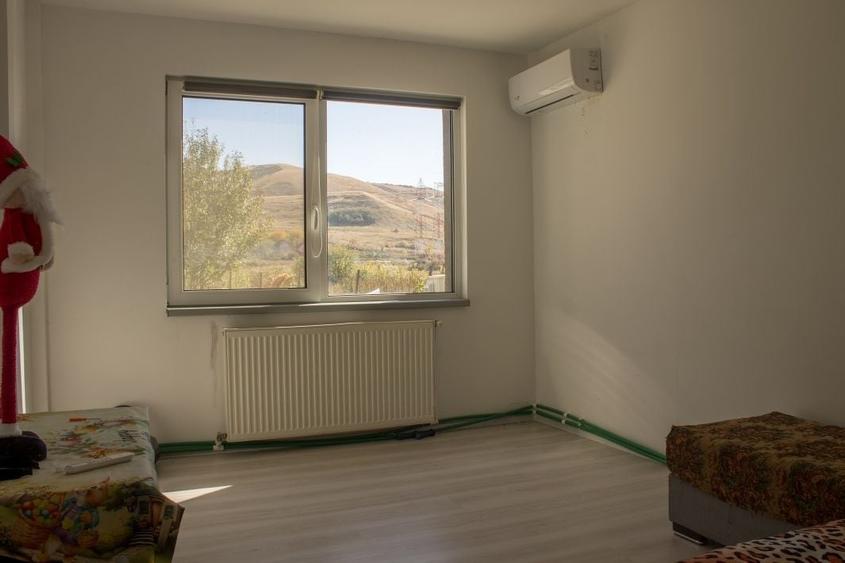 Casă cu 4 camere în Căianu