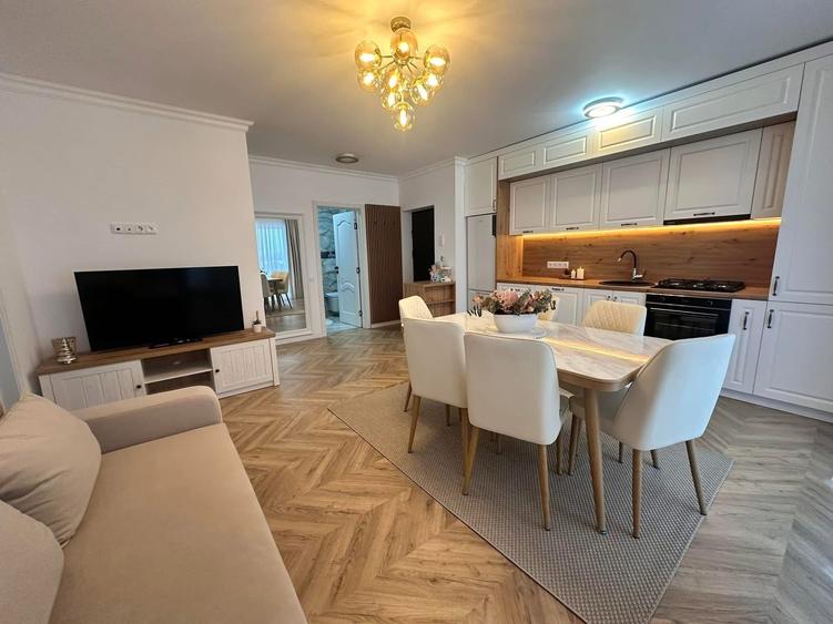 Apartament cu 3 camere decomandat în Independenței