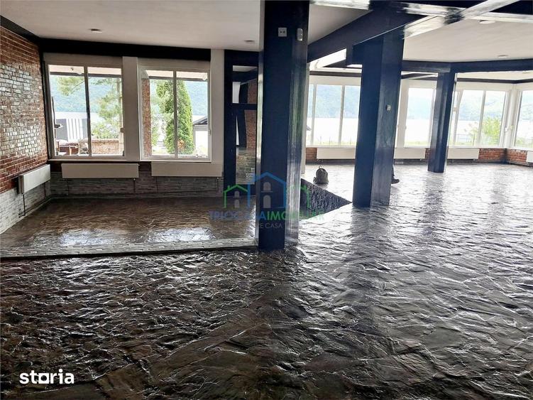 Spațiu comercial, de 714 mp, în Eșelnița