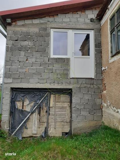 Casă cu 4 camere în Văleni