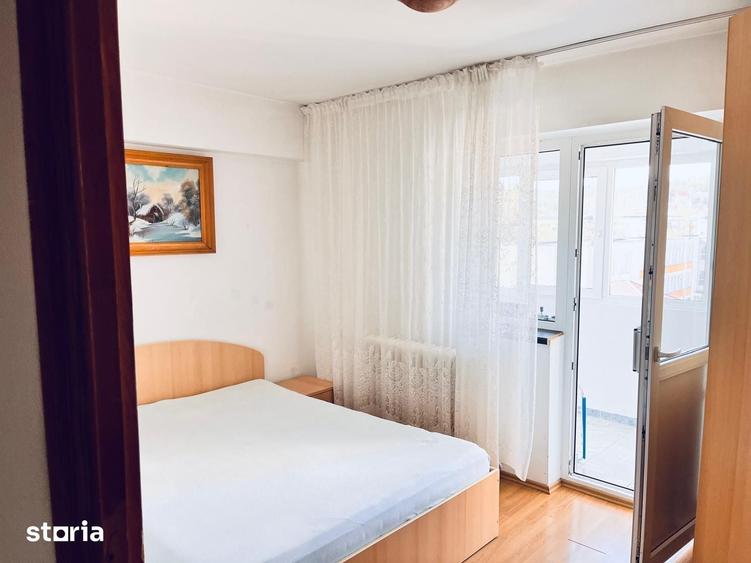 Apartament cu 3 camere semidecomandat în Mircea cel Bătrân