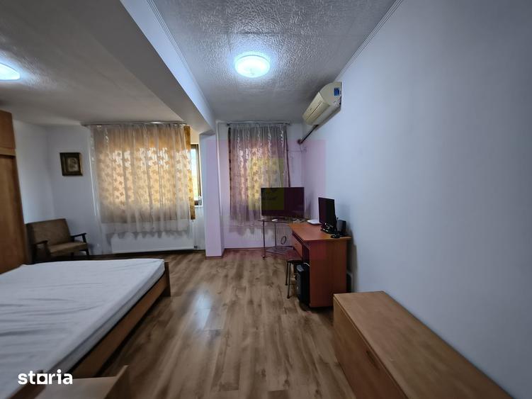 Casă cu 7 camere cu Teren 280 Mp în Rahova