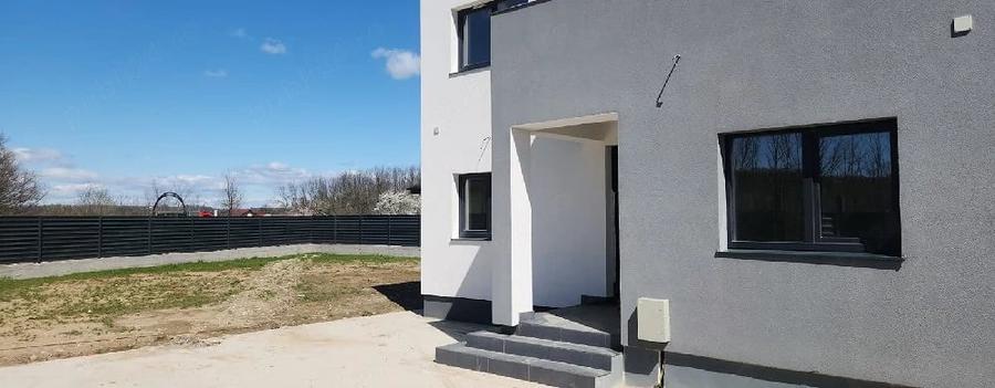 Casă cu 4 camere cu Teren 1500 Mp în Moșoaia