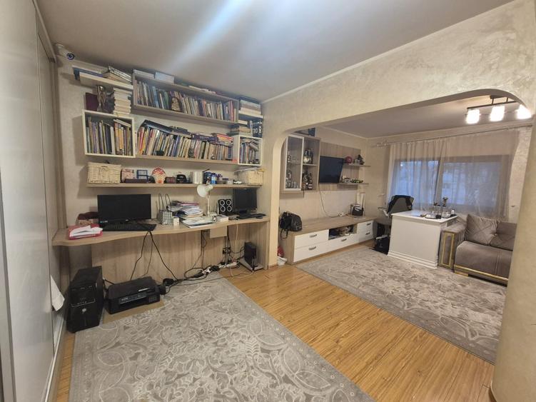 Apartament cu 3 camere decomandat în Obcini