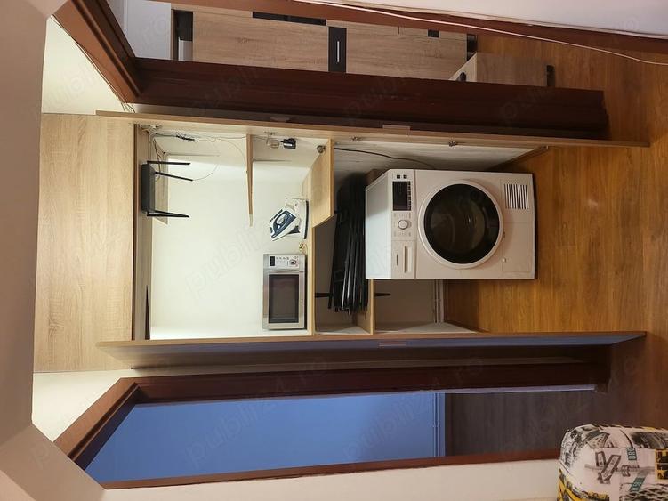 Apartament cu 3 camere semidecomandat în Craiovița Nouă