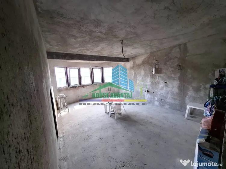 Casă cu 4 camere cu Teren 2428 Mp în Central