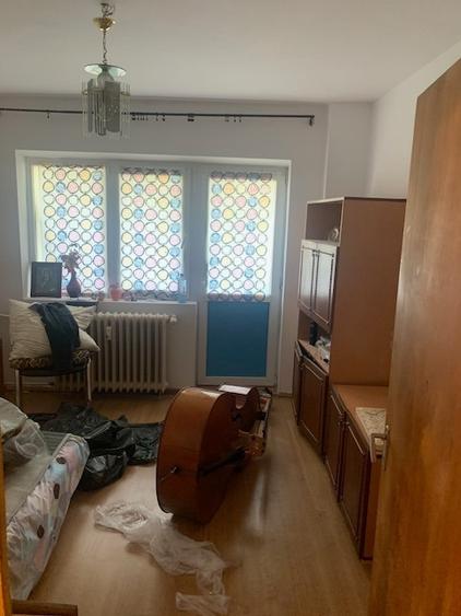 Apartament cu 4 camere decomandat în Lujerului