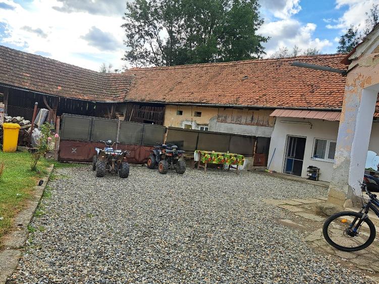 Casă individuală cu 3 camere cu Teren 10000 Mp în Iași